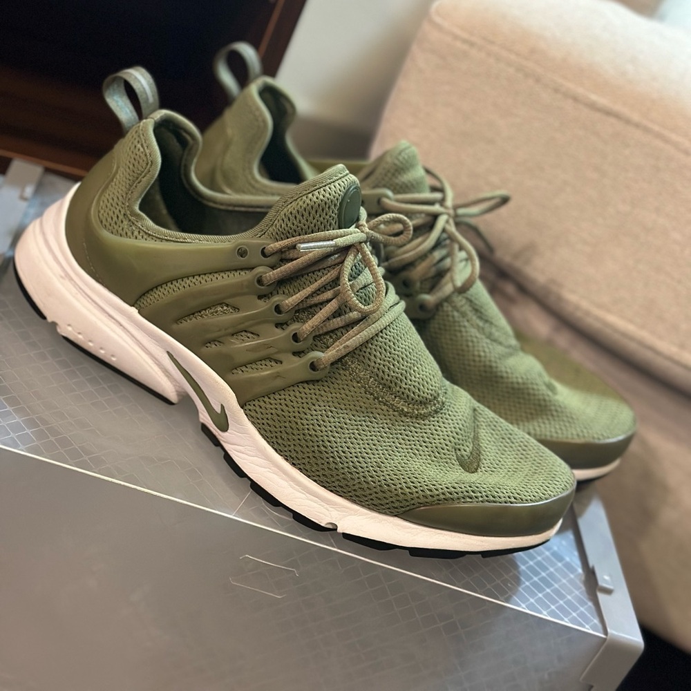 Nike Women's Air Presto- Palm Green